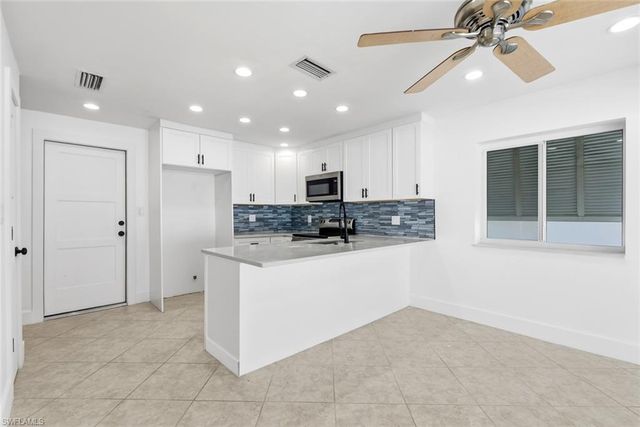193 Hibiscus DR, Fort Myers Beach, FL 33931