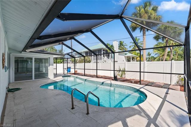 193 Hibiscus DR, Fort Myers Beach, FL 33931