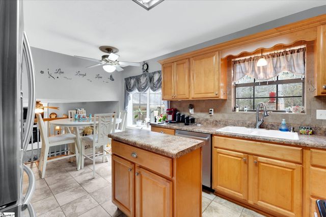 101 Surrey Lane, Seneca, SC 29672