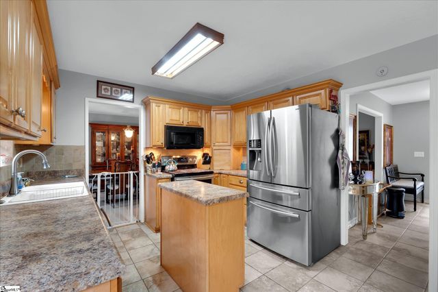 101 Surrey Lane, Seneca, SC 29672