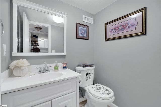 101 Surrey Lane, Seneca, SC 29672