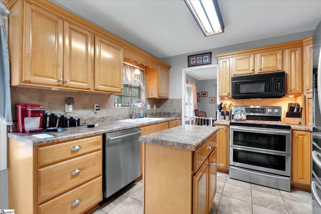 101 Surrey Lane, Seneca, SC 29672