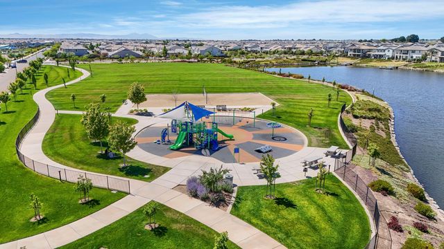 1952 Garden Farms Ave, Lathrop, CA 95330
