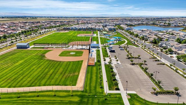 1952 Garden Farms Ave, Lathrop, CA 95330