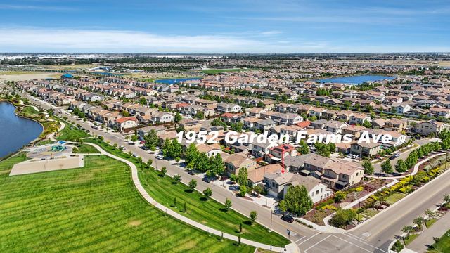 1952 Garden Farms Ave, Lathrop, CA 95330