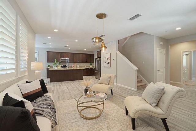 1952 Garden Farms Ave, Lathrop, CA 95330