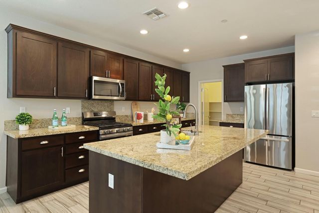 1952 Garden Farms Ave, Lathrop, CA 95330