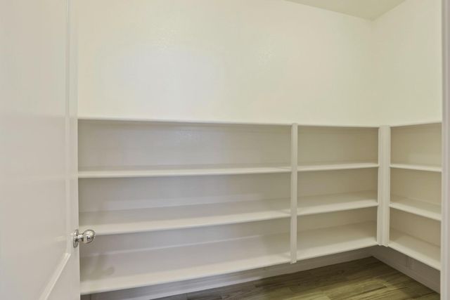 1952 Garden Farms Ave, Lathrop, CA 95330
