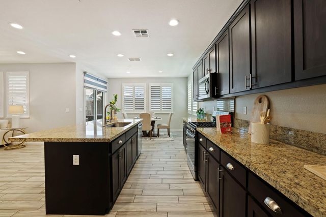 1952 Garden Farms Ave, Lathrop, CA 95330
