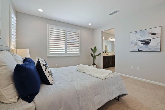 1952 Garden Farms Ave, Lathrop, CA 95330