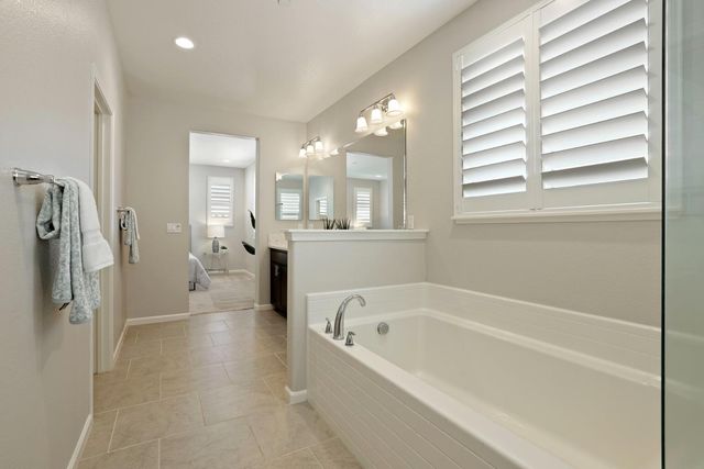 1952 Garden Farms Ave, Lathrop, CA 95330