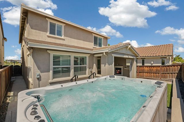 1952 Garden Farms Ave, Lathrop, CA 95330