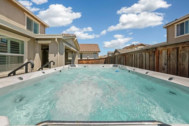1952 Garden Farms Ave, Lathrop, CA 95330