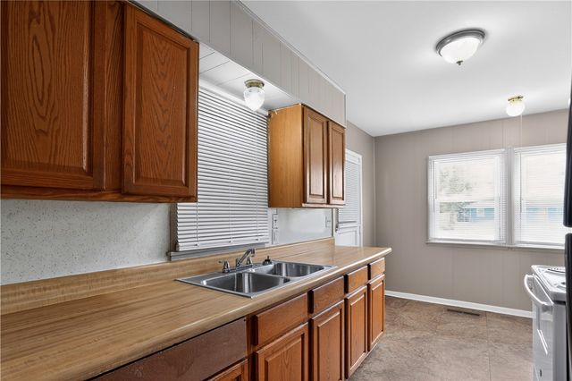 2217 S Hadley Road, Springfield, OH 45505