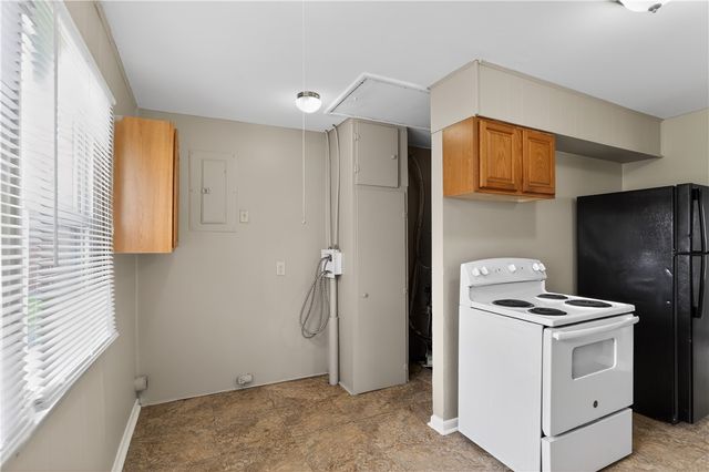 2217 S Hadley Road, Springfield, OH 45505