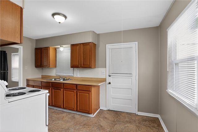 2217 S Hadley Road, Springfield, OH 45505