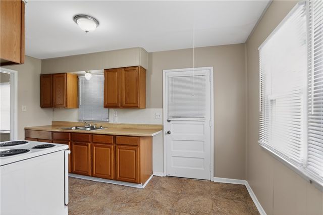 2217 S Hadley Road, Springfield, OH 45505