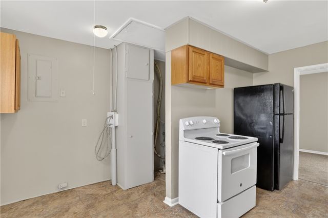 2217 S Hadley Road, Springfield, OH 45505