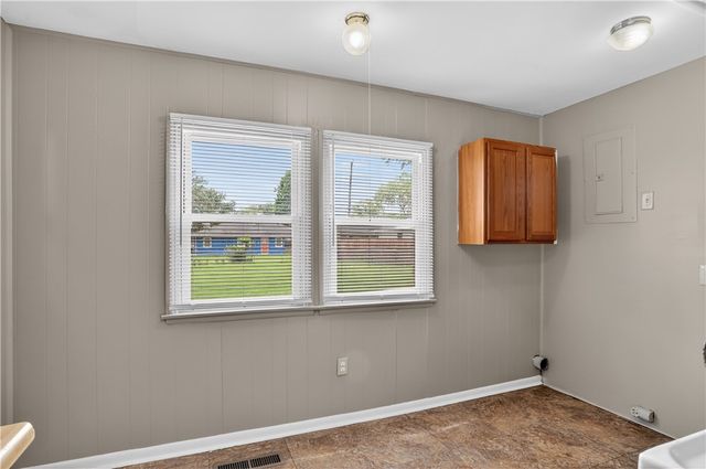 2217 S Hadley Road, Springfield, OH 45505