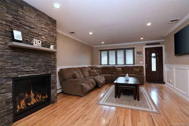 2287 Feuereisen Avenue, Ronkonkoma, NY 11779