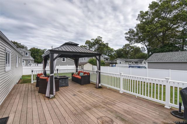 2287 Feuereisen Avenue, Ronkonkoma, NY 11779