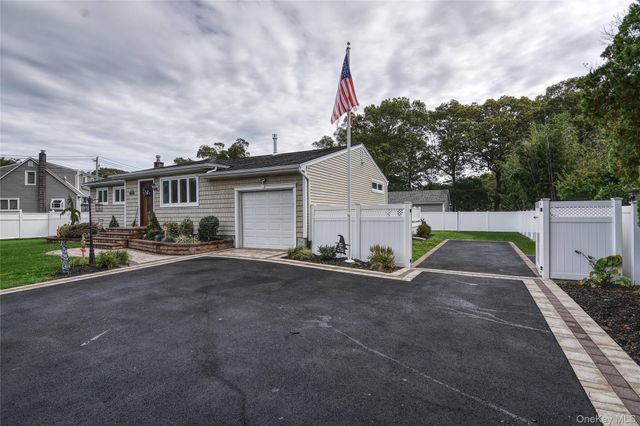 2287 Feuereisen Avenue, Ronkonkoma, NY 11779