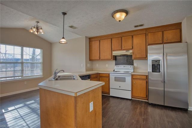 296 Bradmere LOOP, Newport News, VA 23608