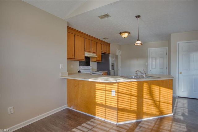 296 Bradmere LOOP, Newport News, VA 23608