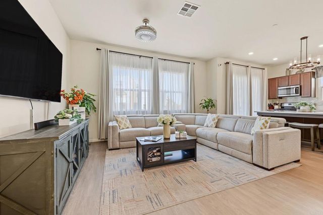 2034 Luzon Lane 7, Chula Vista, CA 91915