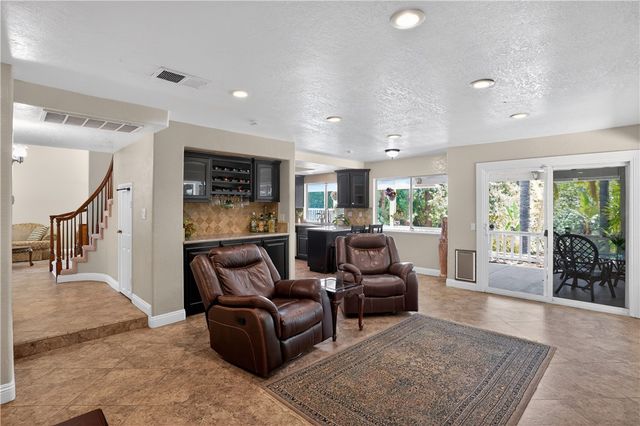 2081 Country Hills Lane, Riverside, CA 92503