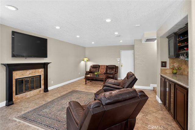 2081 Country Hills Lane, Riverside, CA 92503
