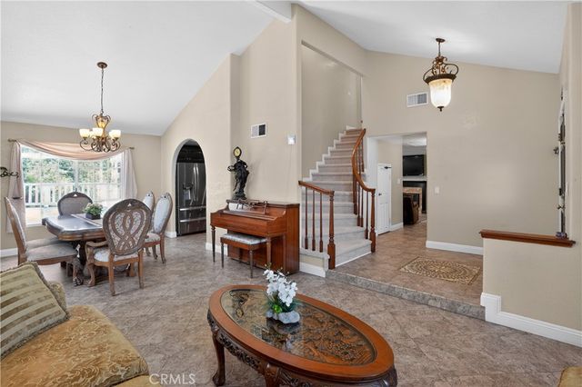 2081 Country Hills Lane, Riverside, CA 92503
