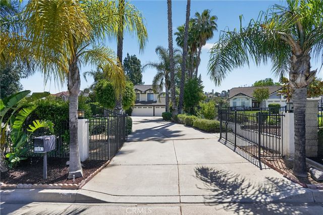 2081 Country Hills Lane, Riverside, CA 92503