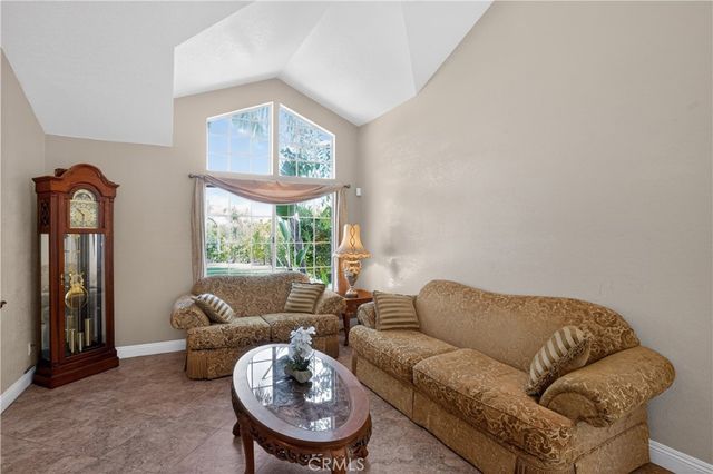 2081 Country Hills Lane, Riverside, CA 92503