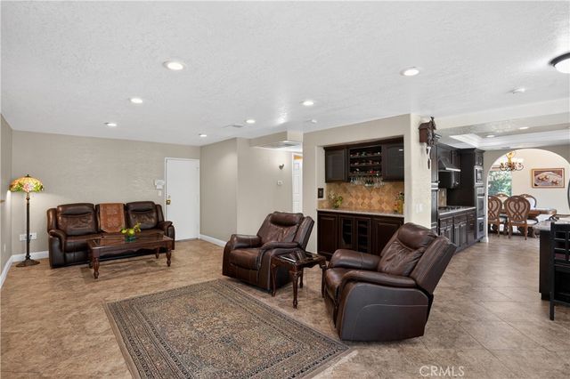 2081 Country Hills Lane, Riverside, CA 92503