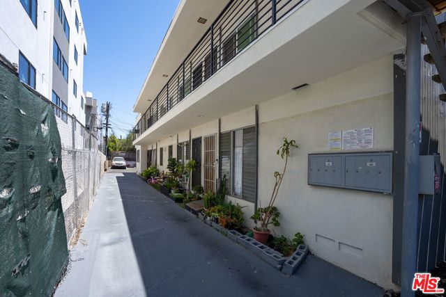710 N Hudson Avenue, Los Angeles, CA 90038