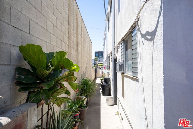 710 N Hudson Avenue, Los Angeles, CA 90038