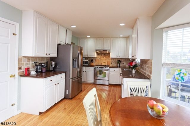 6 Robeson Rdg, Oxford Twp., NJ 07863