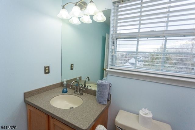 6 Robeson Rdg, Oxford Twp., NJ 07863