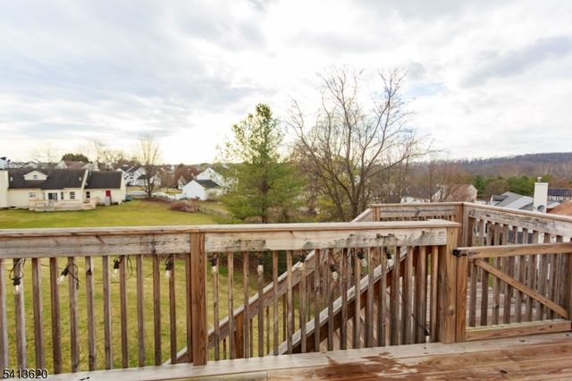 6 Robeson Rdg, Oxford Twp., NJ 07863