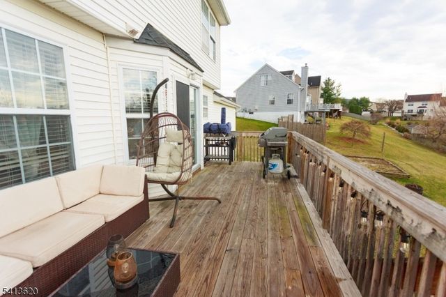 6 Robeson Rdg, Oxford Twp., NJ 07863