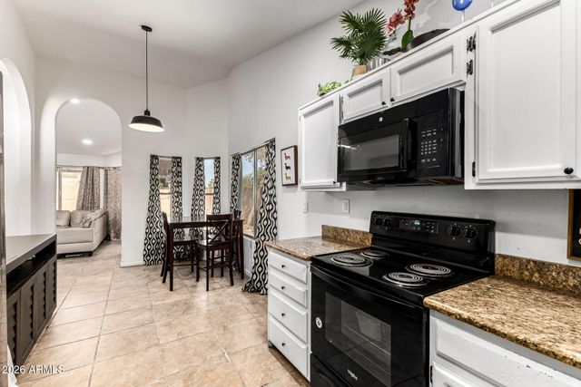 6530 W NORTH Lane, Glendale, AZ 85302