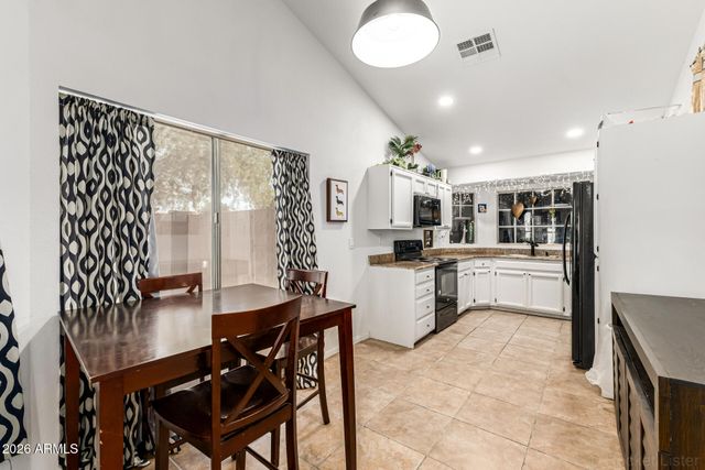 6530 W NORTH Lane, Glendale, AZ 85302