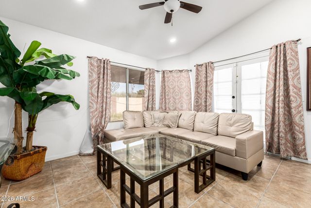 6530 W NORTH Lane, Glendale, AZ 85302