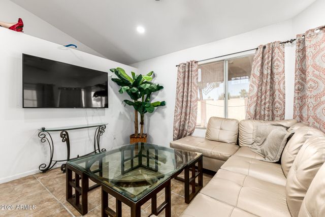 6530 W NORTH Lane, Glendale, AZ 85302