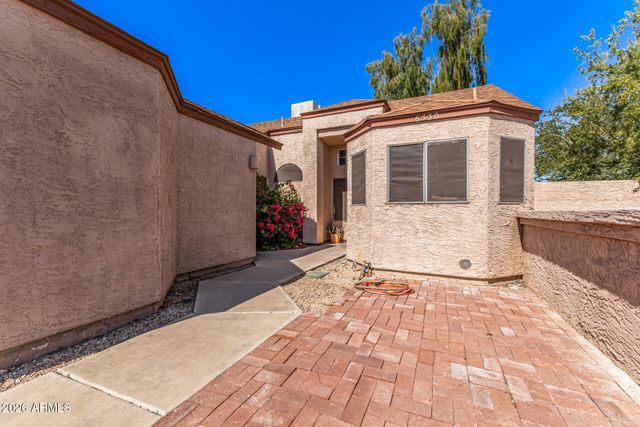 6530 W NORTH Lane, Glendale, AZ 85302