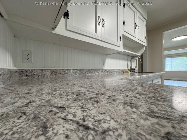 638 Daverton Road, South Charleston, WV 25303