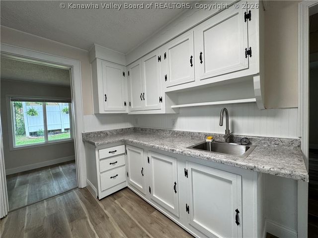 638 Daverton Road, South Charleston, WV 25303