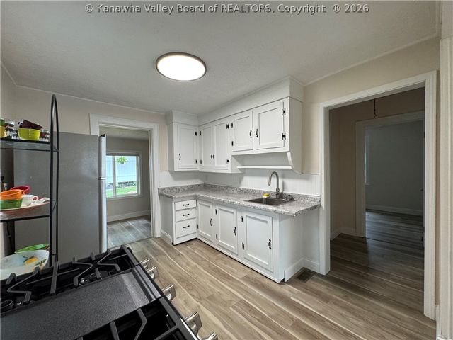 638 Daverton Road, South Charleston, WV 25303