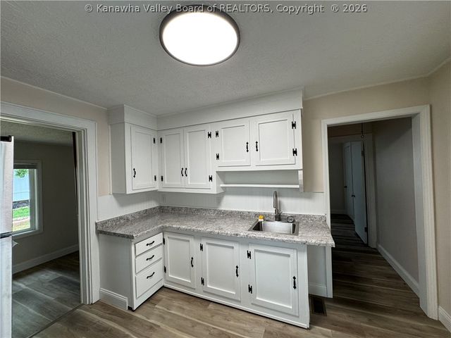638 Daverton Road, South Charleston, WV 25303